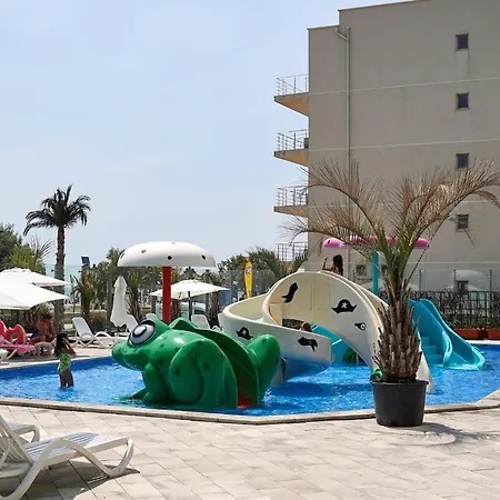 Onix & Pool 44 * Năvodari